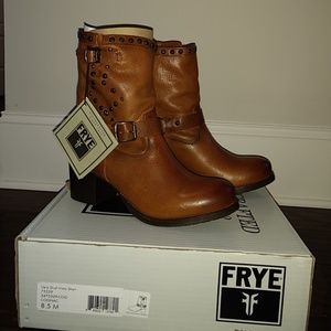 NWT Frye Vera Stud Moto Short boots